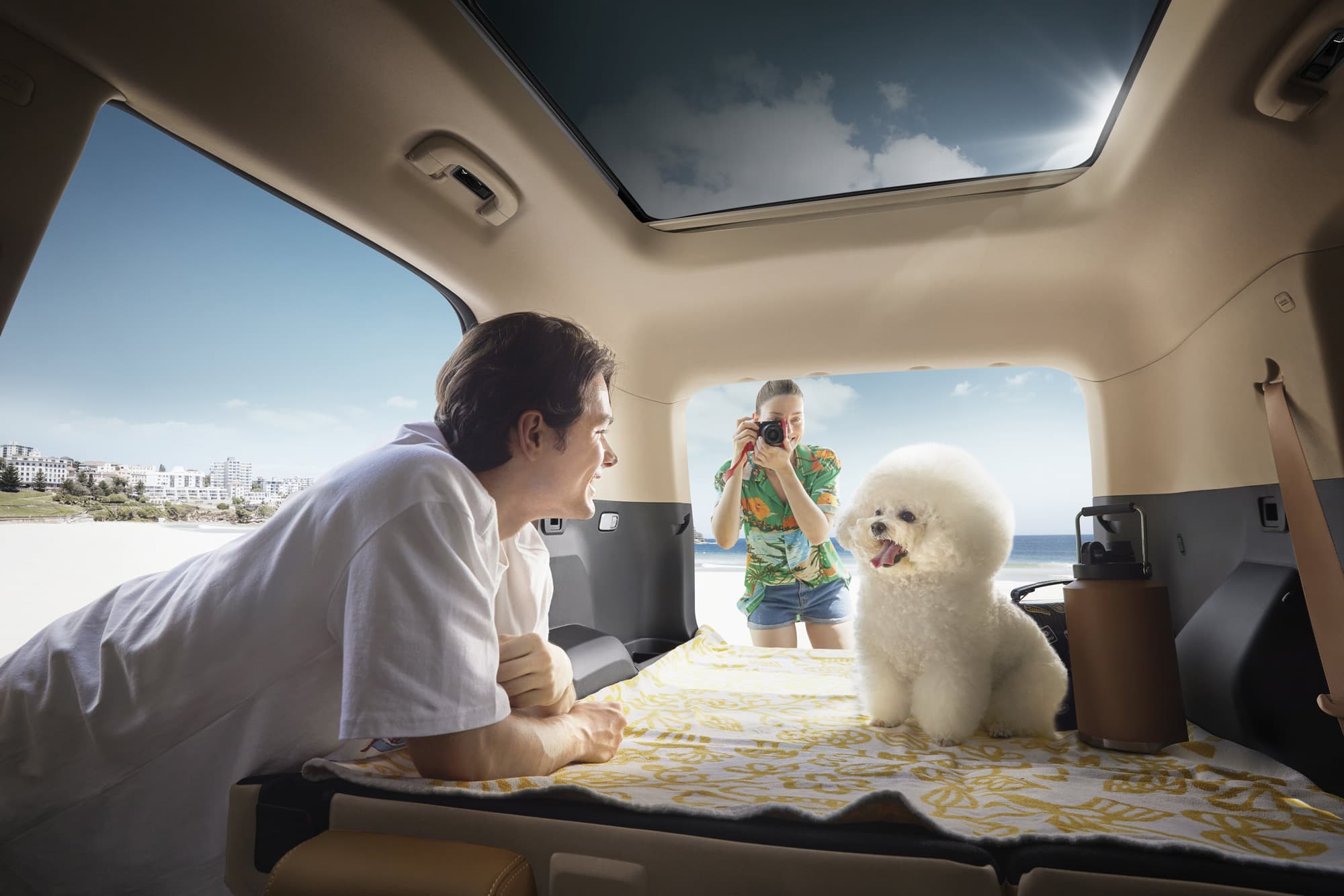 KGM Actyon dog in the trunk