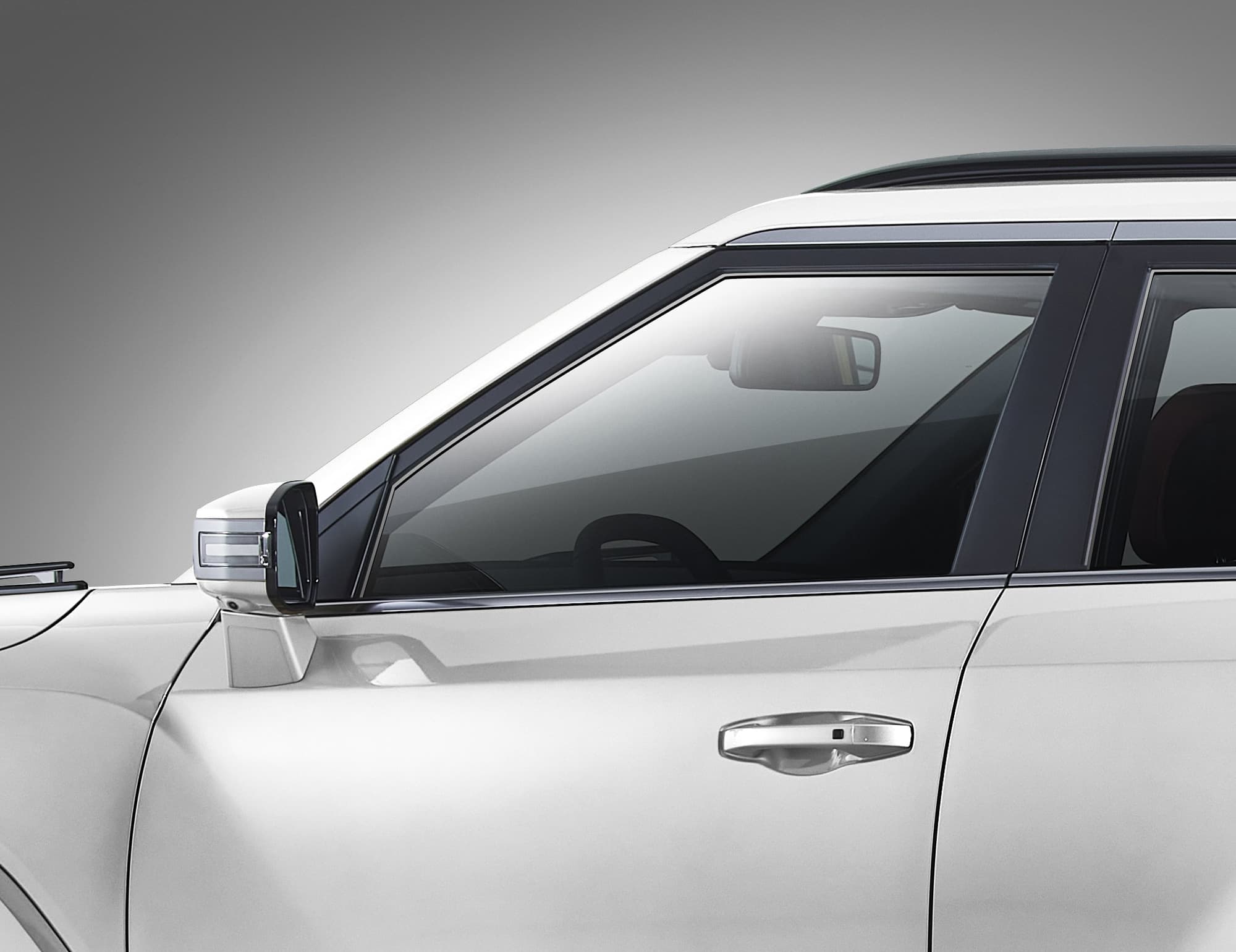 KGM Actyon laminated front door glass