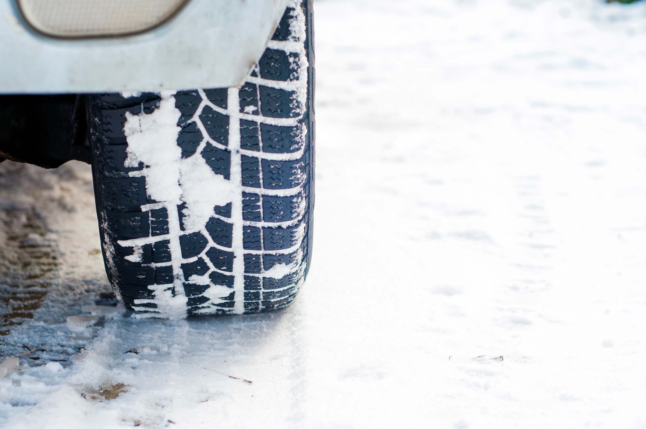 banden in de sneeuw